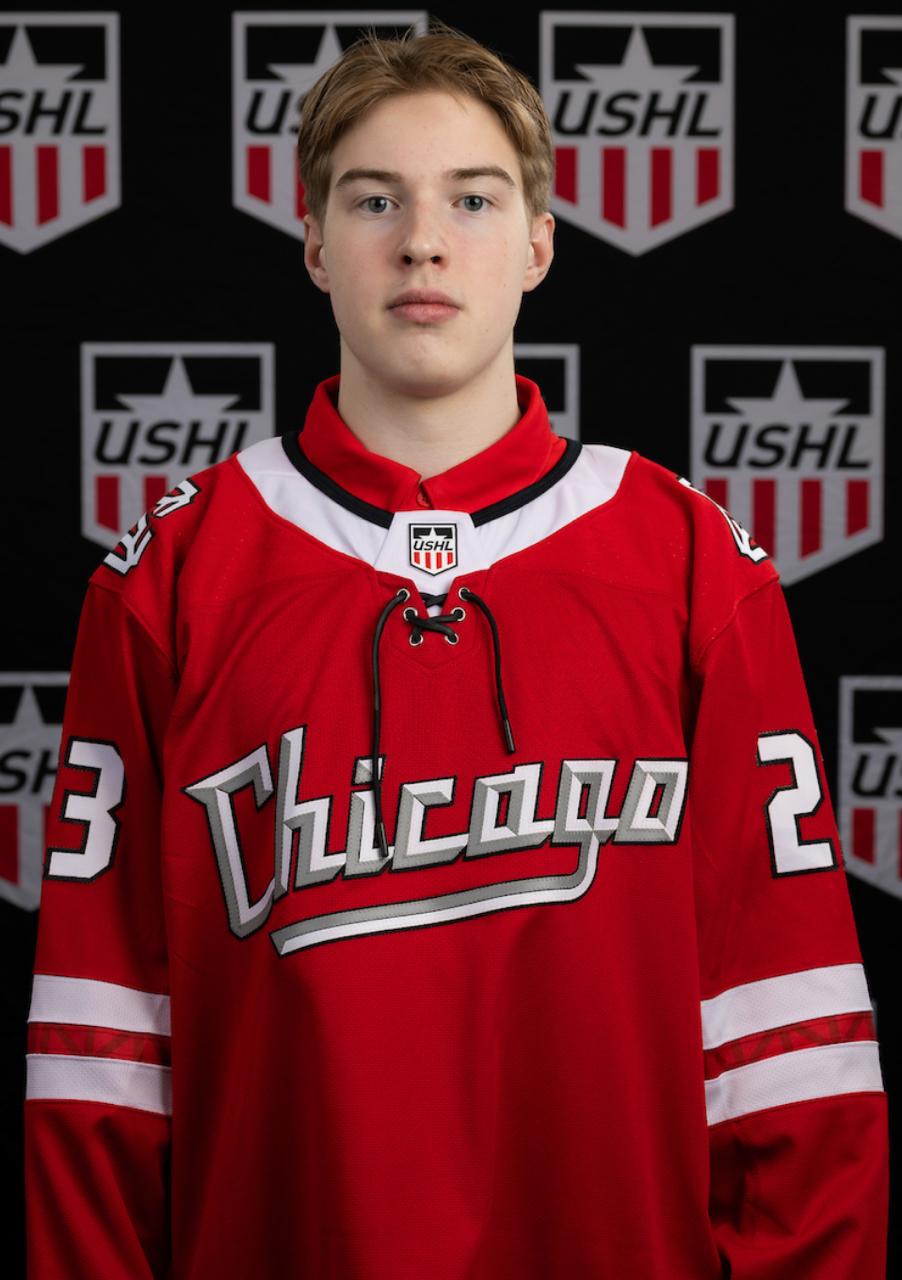 Niklas Helppi Chicago Steelin pelipaidassa